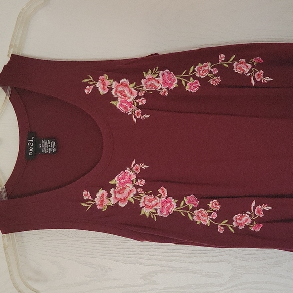 🟣 Maroon floral tank top - Picture 2 of 3